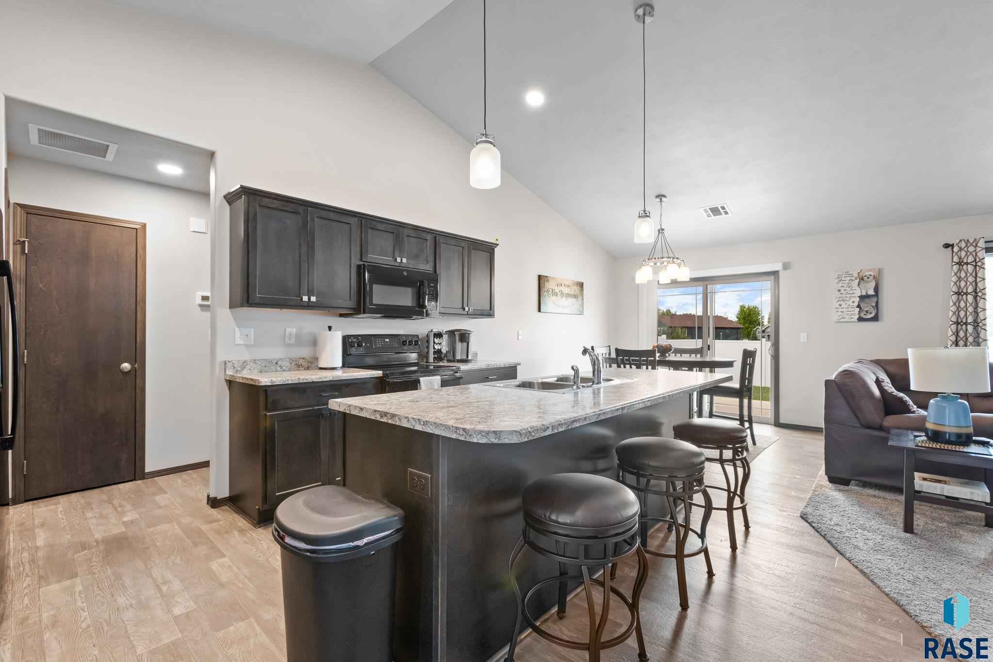 Townhouse in Sioux Falls SD 6702 W Gresford Pl Place 1.jpg