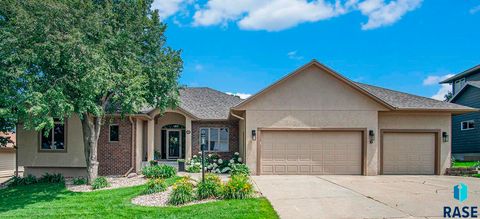 Single Family Residence in Sioux Falls SD 10 E Big Sky Pl Place.jpg