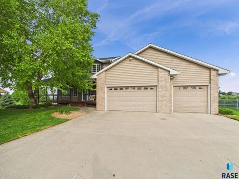 Single Family Residence in Brandon SD 513 N Crestview Cir Circle.jpg