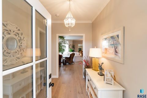 Single Family Residence in Sioux Falls SD 1713 N Rosemary Ave Avenue.jpg