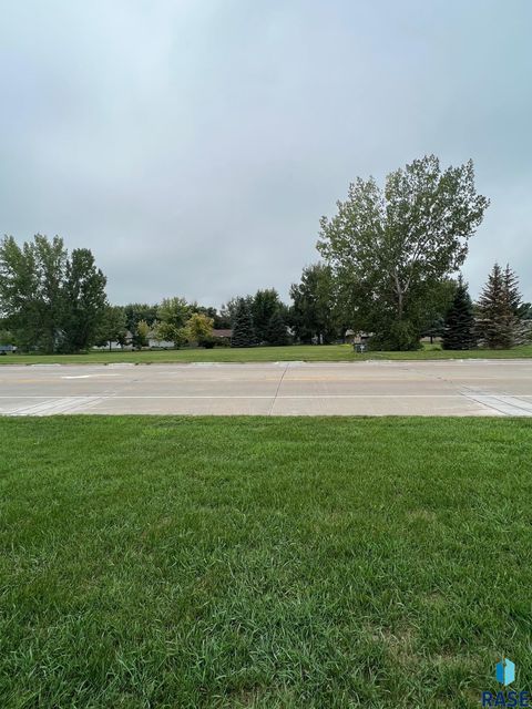 Unimproved Land in Hartford SD 305 E Highway 38 Hwy Highway.jpg