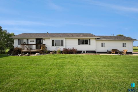 Single Family Residence in Lennox SD 46687 276th St Street 1.jpg