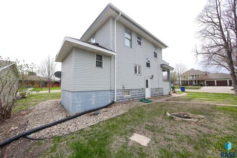 Single Family Residence in Luverne MN 504 N Cedar St Street 34.jpg