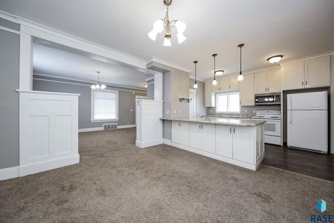 Single Family Residence in Luverne MN 504 N Cedar St Street 5.jpg