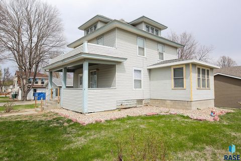 Single Family Residence in Luverne MN 504 N Cedar St Street 1.jpg