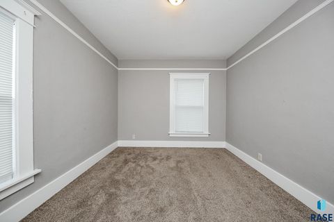 Single Family Residence in Luverne MN 504 N Cedar St Street 25.jpg