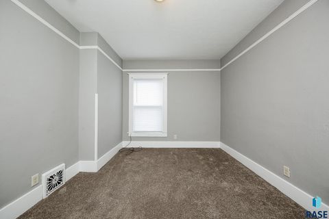 Single Family Residence in Luverne MN 504 N Cedar St Street 23.jpg