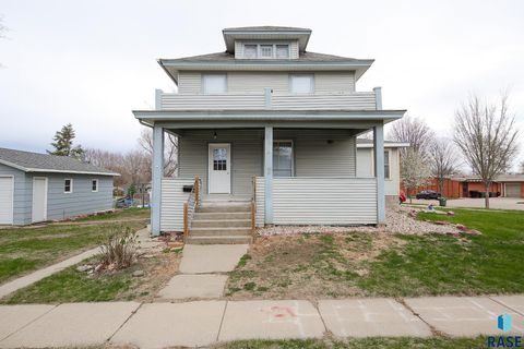 Single Family Residence in Luverne MN 504 N Cedar St Street.jpg