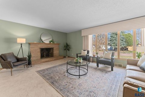 Single Family Residence in Sioux Falls SD 1209 S Lyndale Ave Avenue 9.jpg