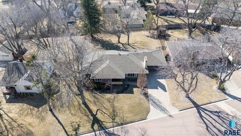 Single Family Residence in Sioux Falls SD 1209 S Lyndale Ave Avenue 56.jpg