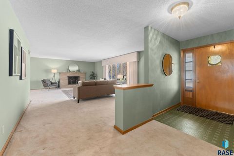 Single Family Residence in Sioux Falls SD 1209 S Lyndale Ave Avenue 6.jpg