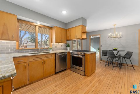 Single Family Residence in Sioux Falls SD 1209 S Lyndale Ave Avenue 23.jpg