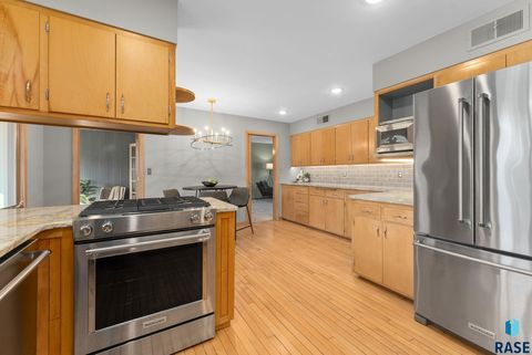 Single Family Residence in Sioux Falls SD 1209 S Lyndale Ave Avenue 25.jpg