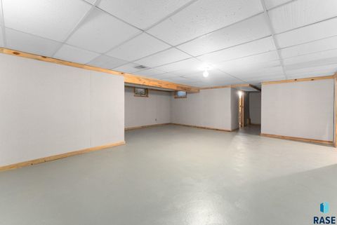 Single Family Residence in Sioux Falls SD 1209 S Lyndale Ave Avenue 39.jpg