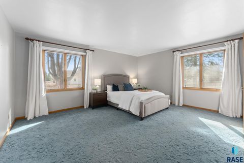 Single Family Residence in Sioux Falls SD 1209 S Lyndale Ave Avenue 26.jpg