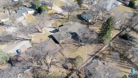 Single Family Residence in Sioux Falls SD 1209 S Lyndale Ave Avenue 58.jpg