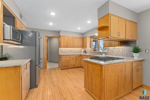 Single Family Residence in Sioux Falls SD 1209 S Lyndale Ave Avenue 21.jpg