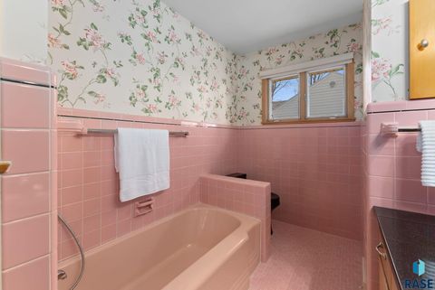 Single Family Residence in Sioux Falls SD 1209 S Lyndale Ave Avenue 35.jpg