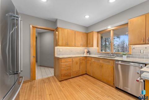 Single Family Residence in Sioux Falls SD 1209 S Lyndale Ave Avenue 22.jpg