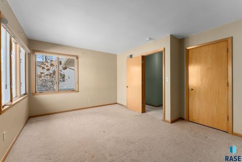 Single Family Residence in Sioux Falls SD 1209 S Lyndale Ave Avenue 32.jpg