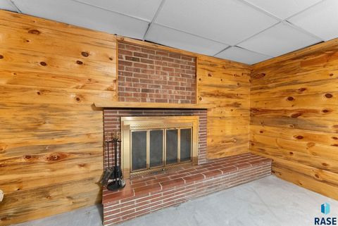 Single Family Residence in Sioux Falls SD 1209 S Lyndale Ave Avenue 42.jpg