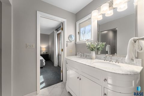 Single Family Residence in Sioux Falls SD 1209 S Lyndale Ave Avenue 30.jpg