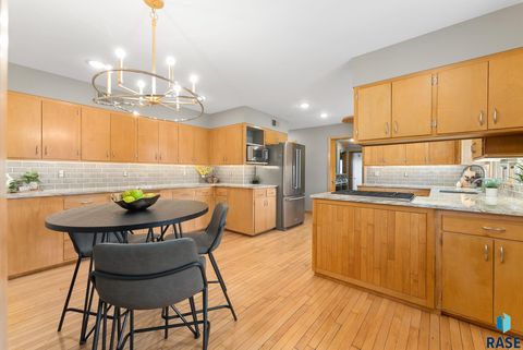 Single Family Residence in Sioux Falls SD 1209 S Lyndale Ave Avenue 19.jpg