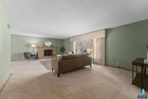 Single Family Residence in Sioux Falls SD 1209 S Lyndale Ave Avenue 7.jpg