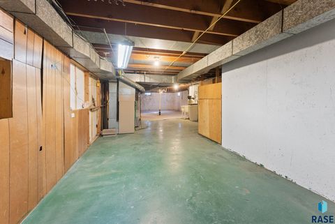 Single Family Residence in Sioux Falls SD 1209 S Lyndale Ave Avenue 49.jpg