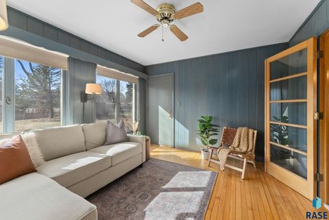 Single Family Residence in Sioux Falls SD 1209 S Lyndale Ave Avenue 15.jpg