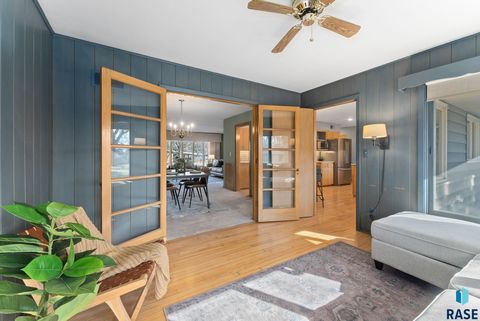 Single Family Residence in Sioux Falls SD 1209 S Lyndale Ave Avenue 16.jpg
