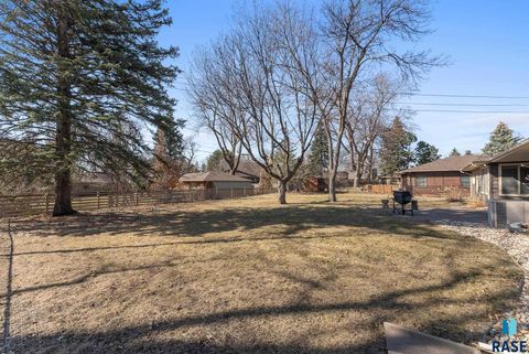 Single Family Residence in Sioux Falls SD 1209 S Lyndale Ave Avenue 55.jpg