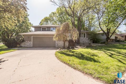 Single Family Residence in Sioux Falls SD 4500 S Tomar Rd Road.jpg