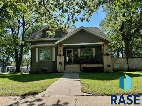 Single Family Residence in Beresford SD 111 S 6Th St Street.jpg