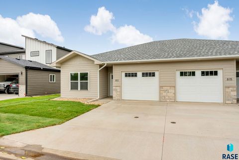 Townhouse in Sioux Falls SD 813 N Marquette Pl Place.jpg