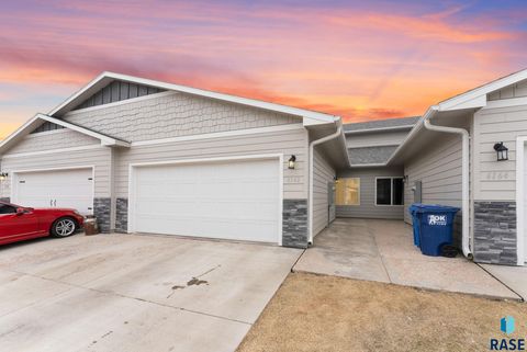 Townhouse in Sioux Falls SD 6162 S Alki Pl Place.jpg