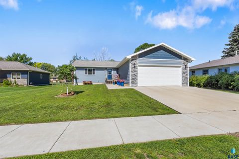 Single Family Residence in Centerville SD 111 Iowa St Street.jpg