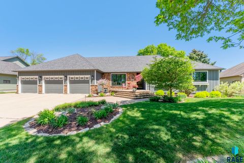 Single Family Residence in Brandon SD 408 N Oak Ridge Rd Road.jpg