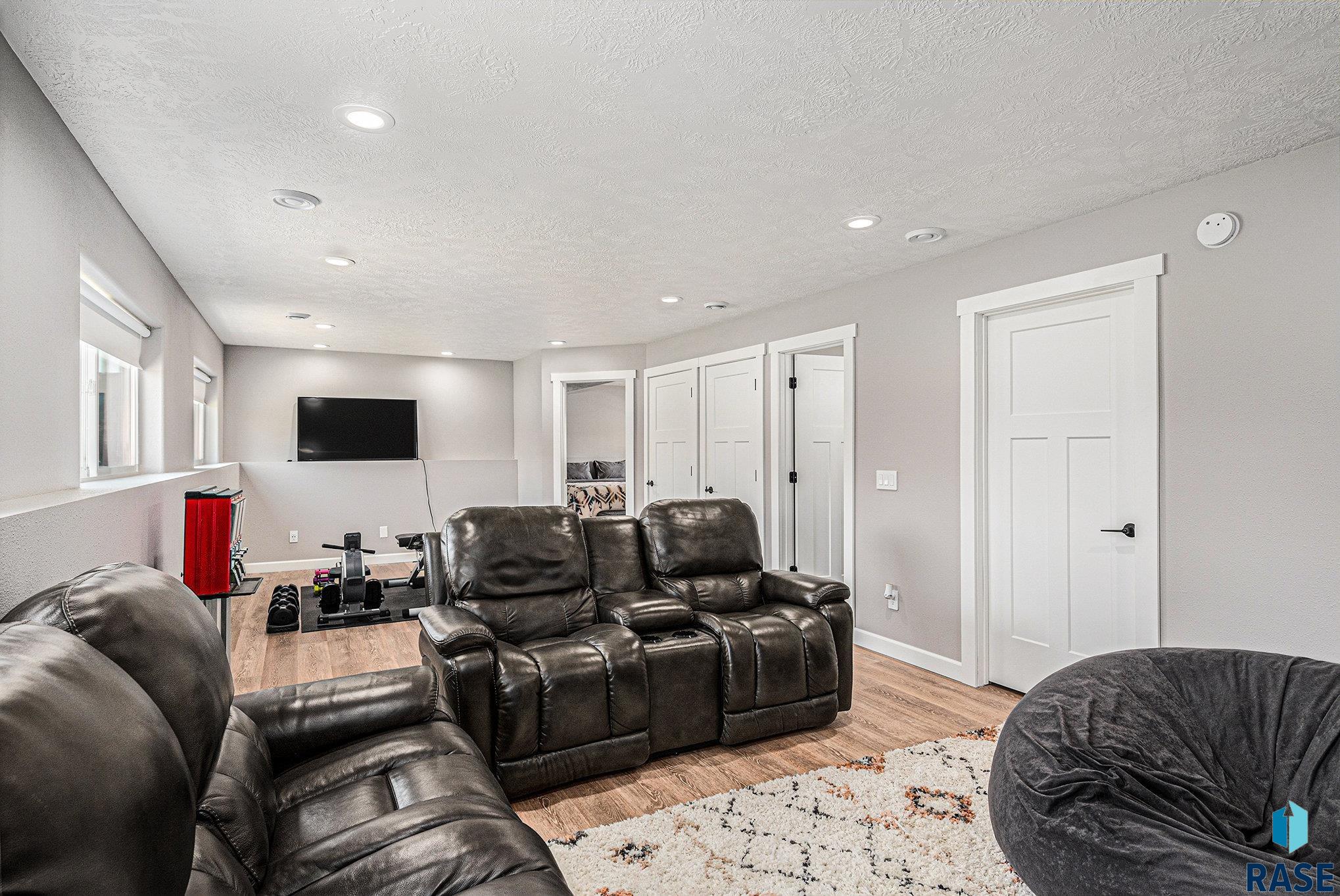 Single Family Residence in Sioux Falls SD 5104 S Carrick Ave Avenue 16.jpg