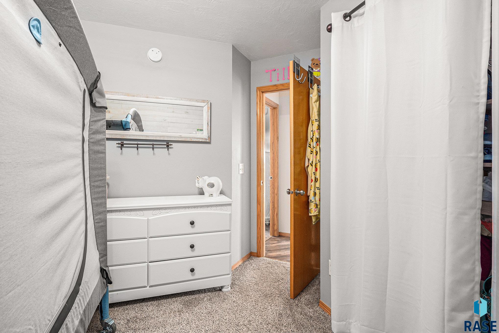Single Family Residence in Sioux Falls SD 5104 S Carrick Ave Avenue 13.jpg