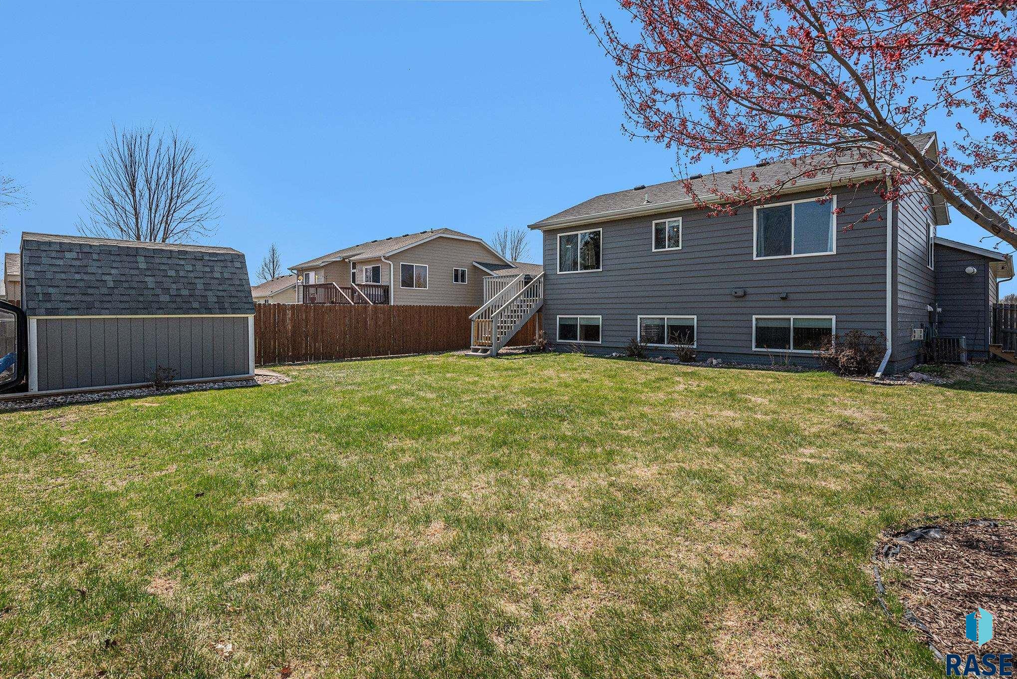 Single Family Residence in Sioux Falls SD 5104 S Carrick Ave Avenue 24.jpg