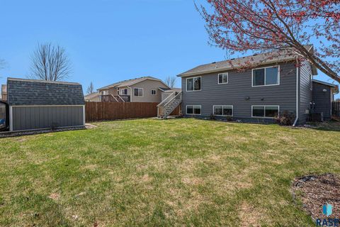Single Family Residence in Sioux Falls SD 5104 S Carrick Ave Avenue 24.jpg