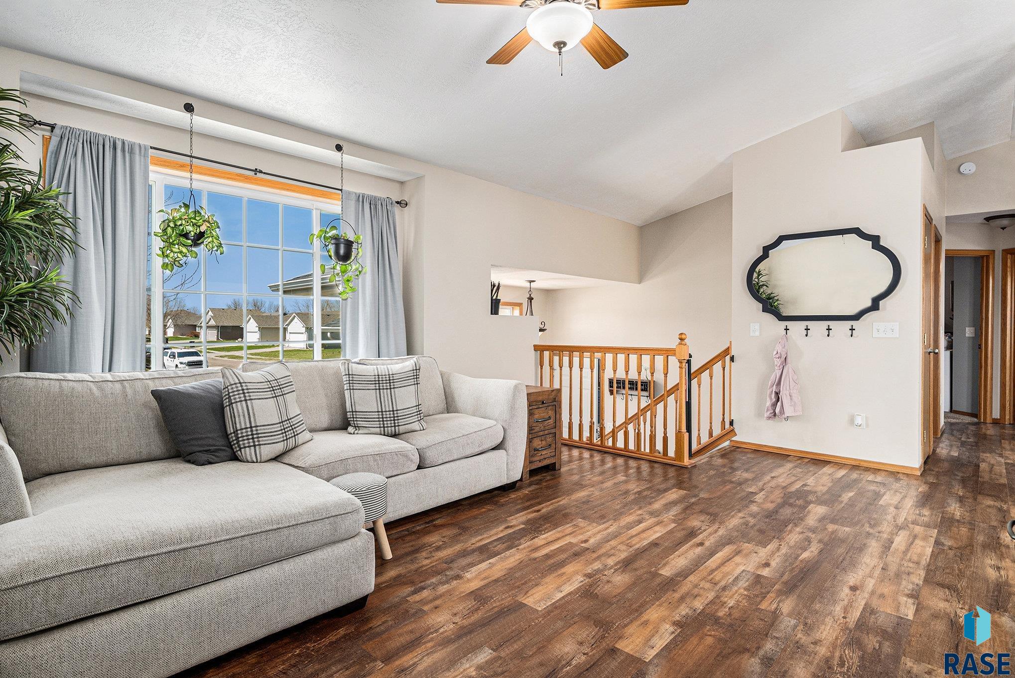 Single Family Residence in Sioux Falls SD 5104 S Carrick Ave Avenue 5.jpg