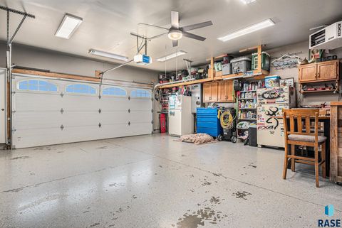 Single Family Residence in Sioux Falls SD 5104 S Carrick Ave Avenue 21.jpg