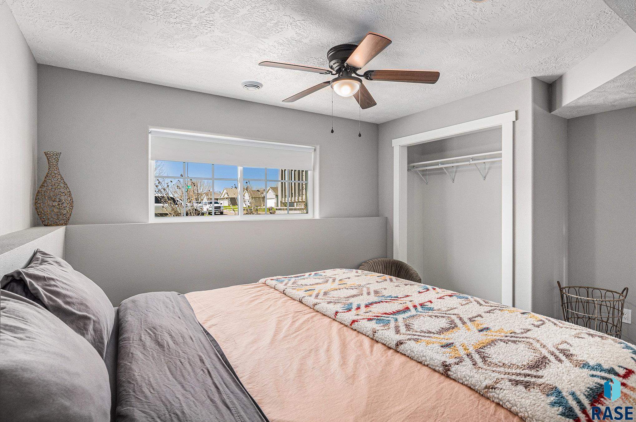 Single Family Residence in Sioux Falls SD 5104 S Carrick Ave Avenue 19.jpg