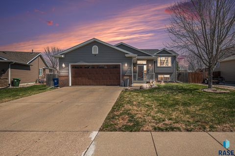 Single Family Residence in Sioux Falls SD 5104 S Carrick Ave Avenue.jpg
