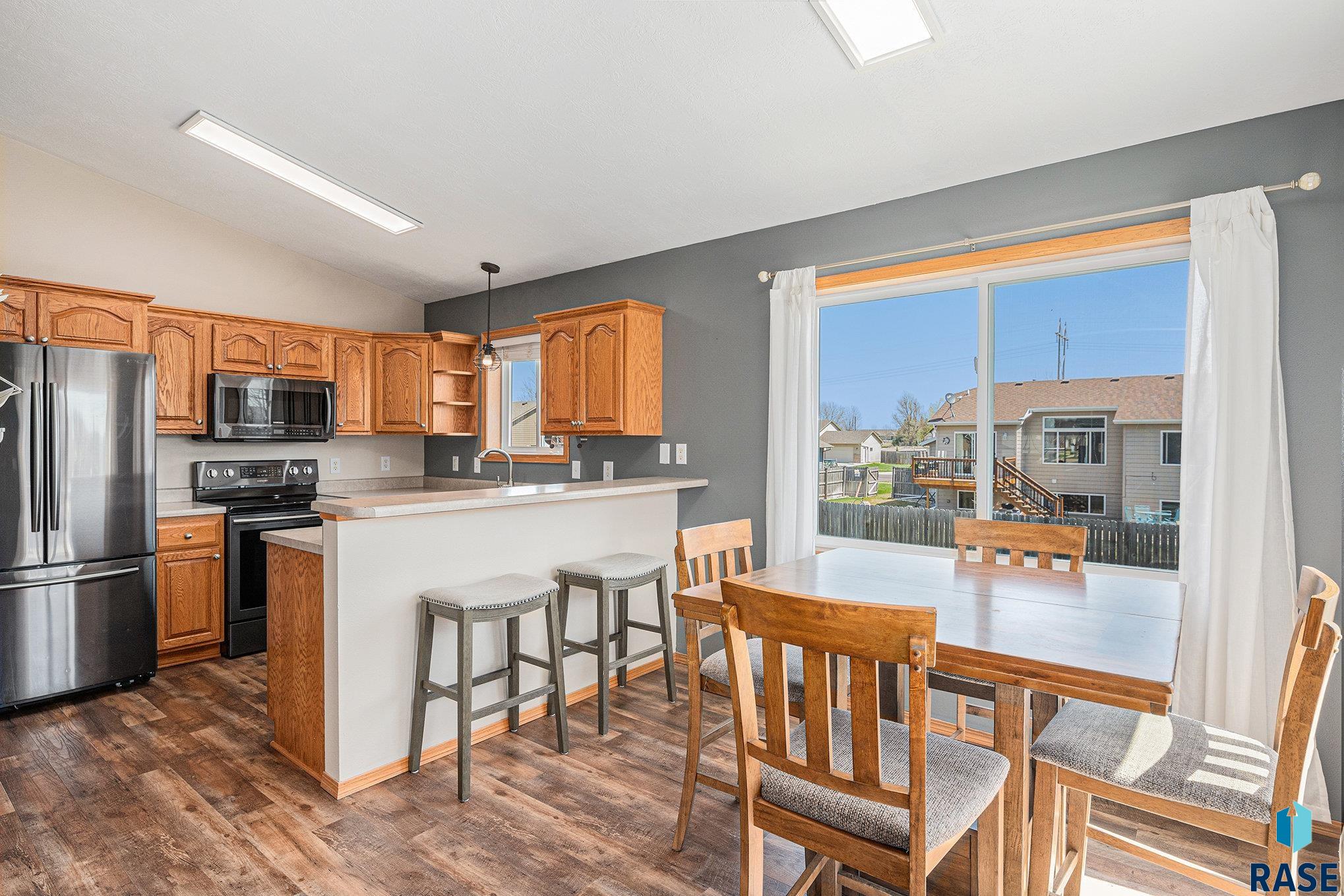 Single Family Residence in Sioux Falls SD 5104 S Carrick Ave Avenue 6.jpg