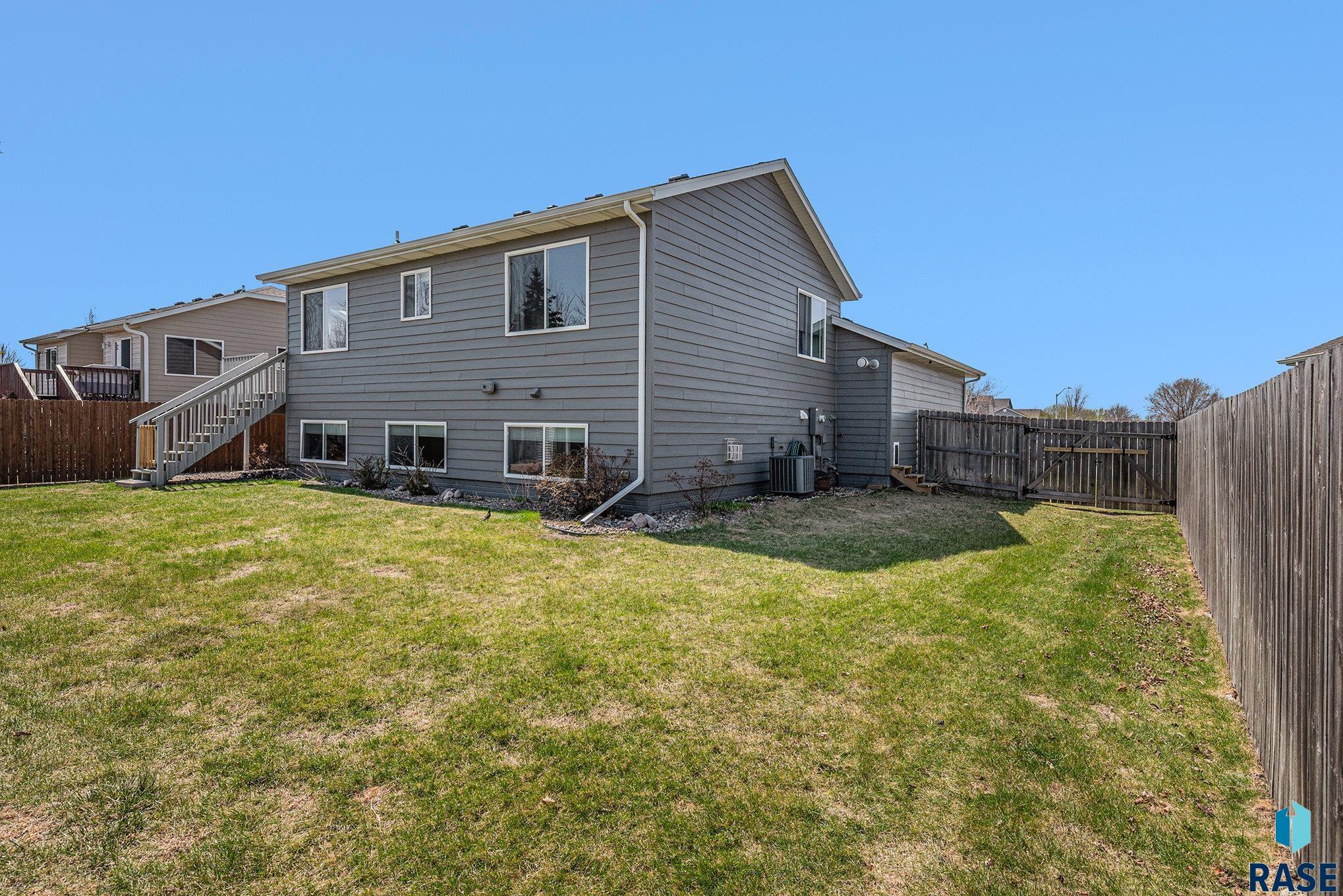 Single Family Residence in Sioux Falls SD 5104 S Carrick Ave Avenue 23.jpg