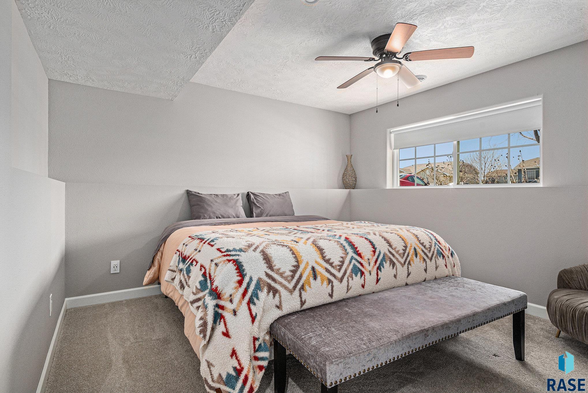 Single Family Residence in Sioux Falls SD 5104 S Carrick Ave Avenue 18.jpg