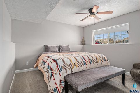 Single Family Residence in Sioux Falls SD 5104 S Carrick Ave Avenue 18.jpg